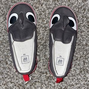 Boys size 10 shark shoes